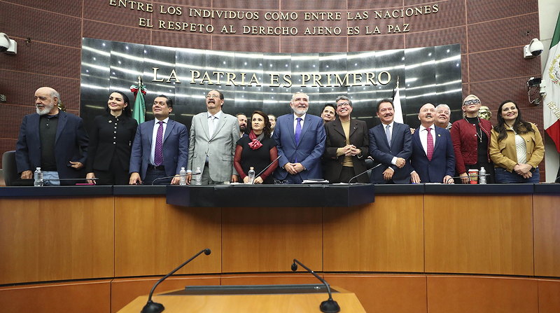 Pide auxilio Sheinbaum a Adán y Monreal