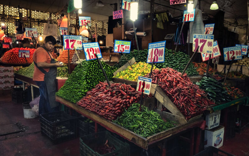 Inflación en México repunta al inicio de 2026 impulsada por ajustes fiscales