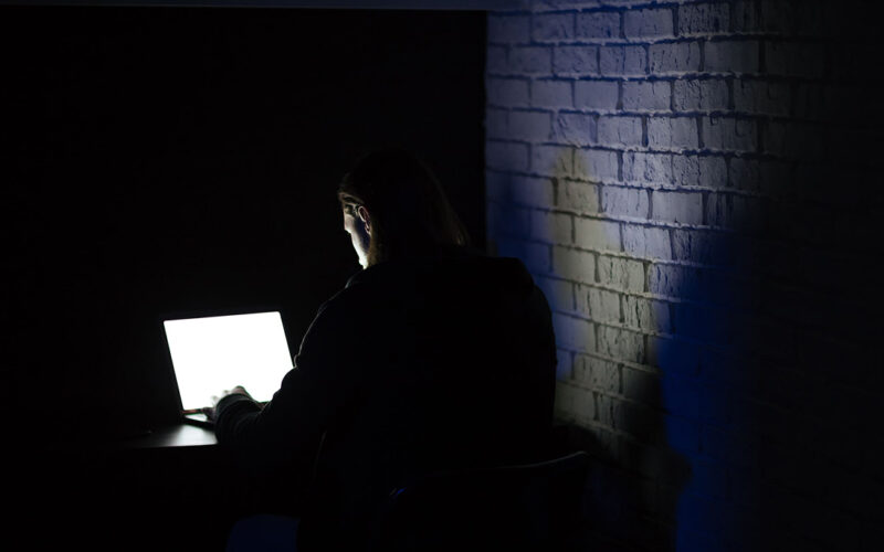 Identidades comprometidas el motor de la ciberdelincuencia moderna