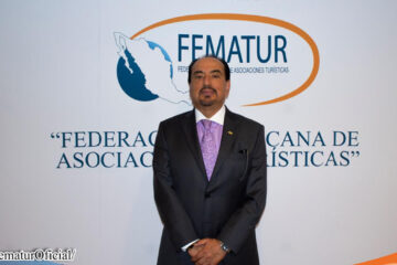 Mexicana, por negocio de Magnicharters