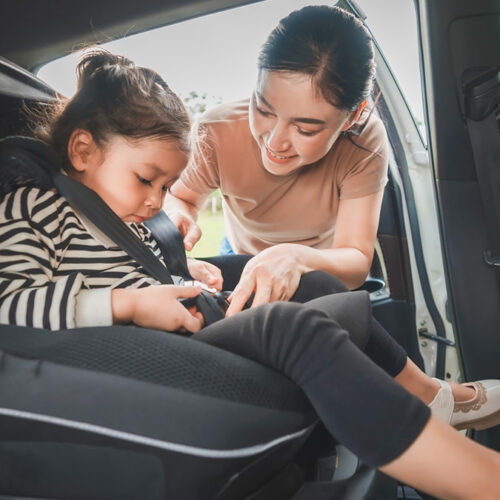 Niños viajan en riesgo por falta de seguridad vial