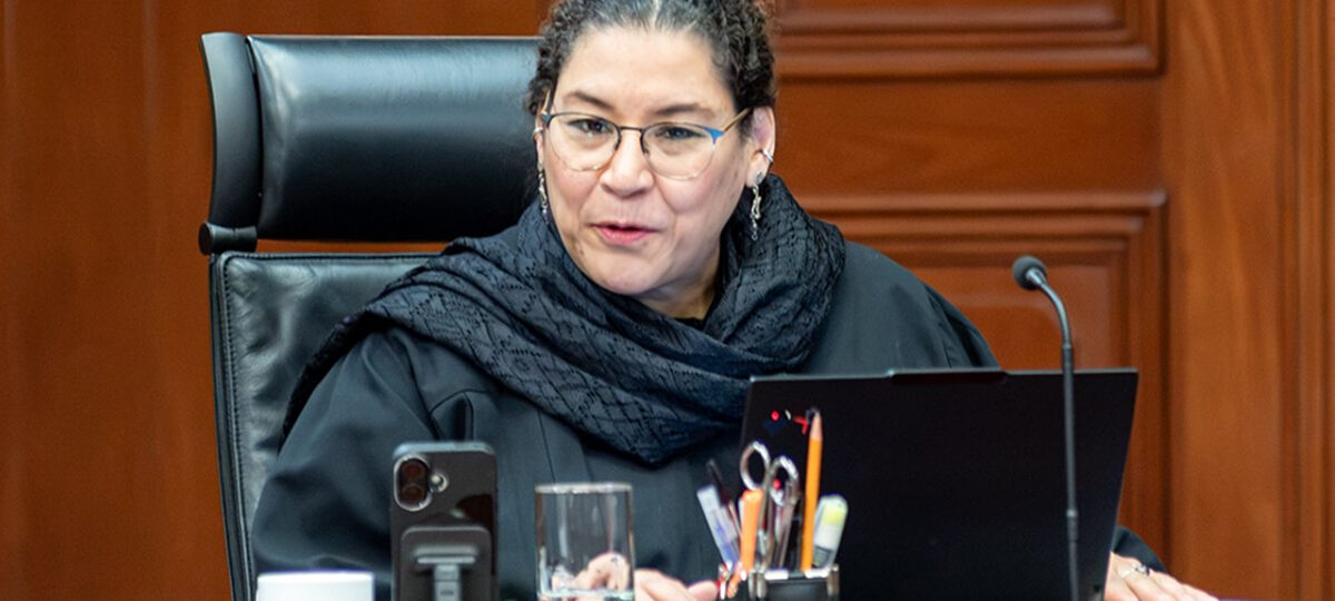 Ni con sus 94 asesores, Lenia Batres da una; por sí sola genera confusión y dislates
