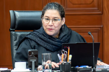Ni con sus 94 asesores, Lenia Batres da una; por sí sola genera confusión y dislates