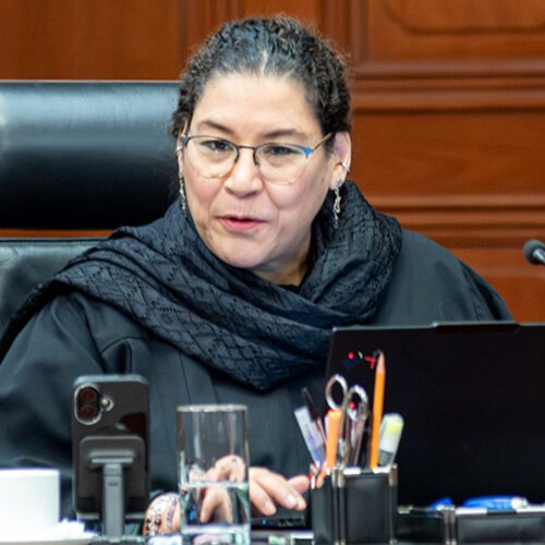Ni con sus 94 asesores, Lenia Batres da una; por sí sola genera confusión y dislates