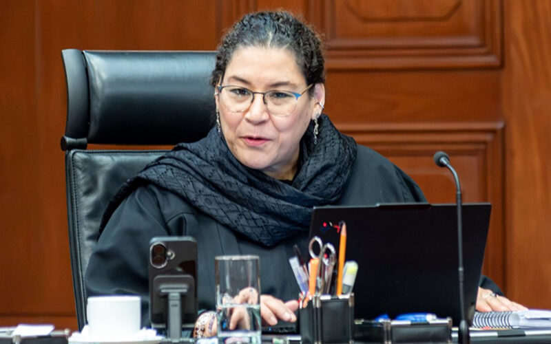Ni con sus 94 asesores, Lenia Batres da una; por sí sola genera confusión y dislates