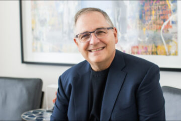 Renovacion directiva en Dolby Laboratories