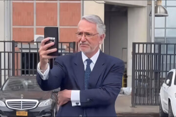 Avanza reorganización de TV Azteca