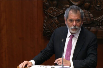Soñolienta y somnífera comparecencia de Edgar Amador en el Senado