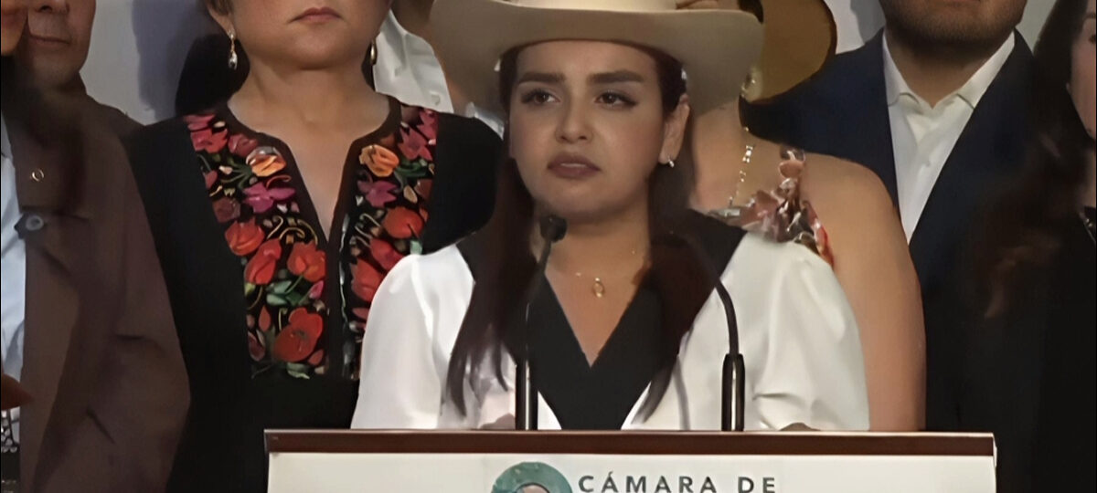 Oportunistas quieren vestir a Grecia Quiroz de naranja
